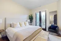 Modernist Mountain View Retreat in Old Mill!! Hot Tub!!!  Pool Table!!! - Gym