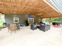 Charming Lakefront Cabin - Hytter