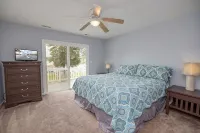LAKE FRONT WITH GORGEOUS VIEWS & SPACIOUS BACKYARD + LOTS OF AMENITIES - Wifi