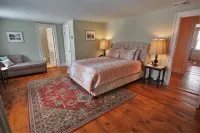 Modern luxury awaits!  86 acres of serenity just minutes from Cooperstown - Wifi