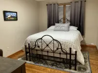 Charming and Spacious 3 Bedroom Home in Lancaster - Wifi