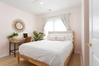 Quiet Boho Townhouse; 15 Min to Beach - Wifi