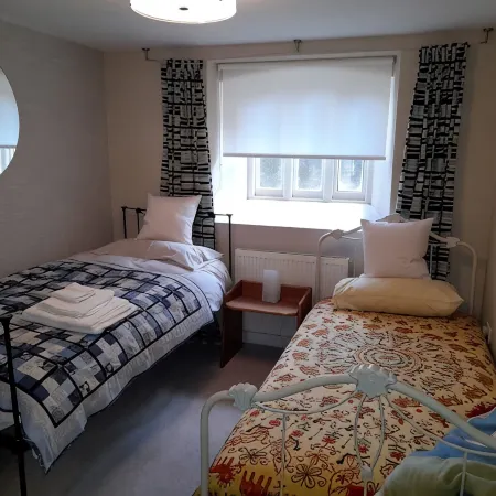 Former showhome with indoor pool & gym