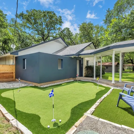 Casa Lago on Lake LBJ, Zenful Retreat;Game Room;Canal Front; Putting Green