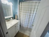 1BR beach getaway: pool, pier, sunset views. Full amenities. Near beach access. - 3-Star