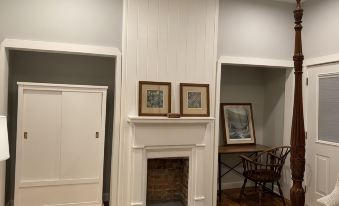 Cozy Cottage walking distance to Downtown!