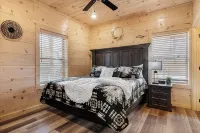 New Pool Cabin/One Mile from Pigeon Forge Strip/Perfect for Groups/Families - مسبح خاص