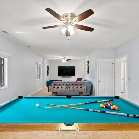 Hidden Haven - Kids friendly home, Great Location, Extended Deck, Outdoor Dining