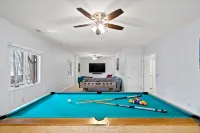 Hidden Haven - Kids friendly home, Great Location, Extended Deck, Outdoor Dining - Chalets