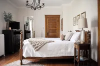 The Historic Brownstone Haus, A Downtown location for Unforgettable Gatherings - 4 stjerner