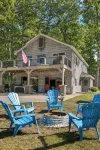 The Treehouse @ Higgins Lake-HOT TUB- Fireplace-PetFriendly-3 min to the lake - Parvekkeita