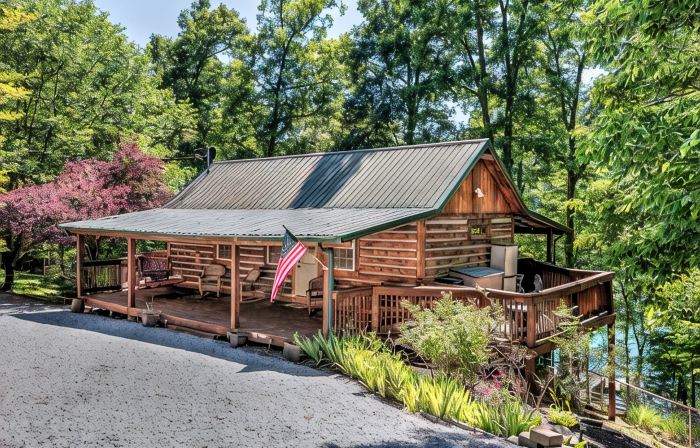 Lakein' It Easy With Private Dock