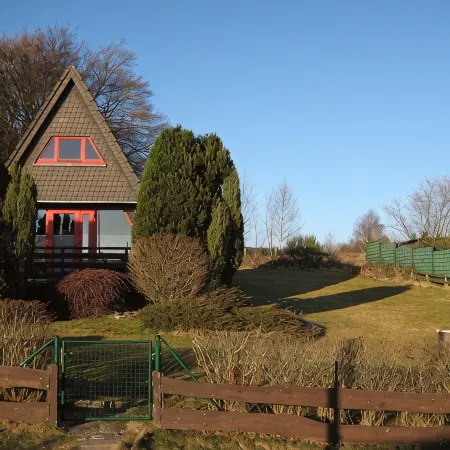 Wild house, cozy wooden house, 850 m² fenced for your dog.