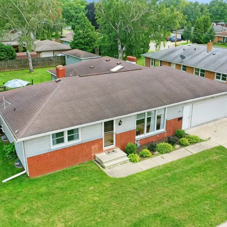 Lombardi's Lodge: 4BR Home 5min Walk to Lambeau