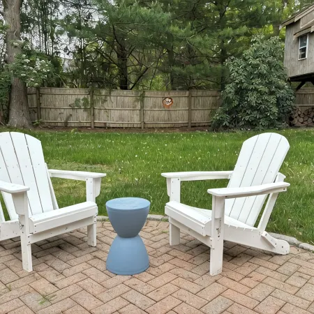 A cozy cape cod cottage w/ AC near local beaches! Pet friendly