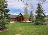 Lake Vista Lodge hot tub, 6,500+ sq ft, sleeps 30+!! - Hytter