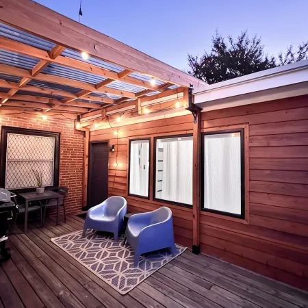 Private Guest house with Parking and Wi-Fi in a Central Location