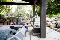 Vacation Bliss! Skier's Dream! Covered Hot Tub/Spa, Fire Pit, Mountain Views. - Holiday Apartments