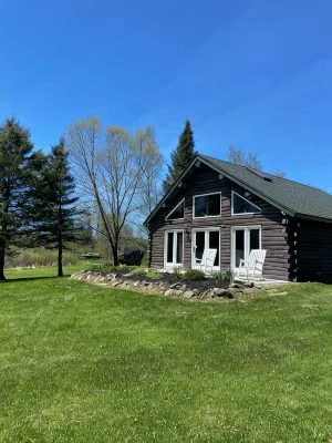 Private Lakefront Log Cabin - Chalets