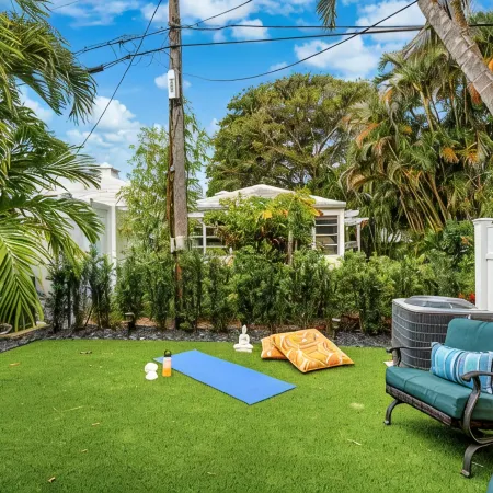 Best Location Ever! Comfortable, Cozy and Clean 2Bed/2BTH