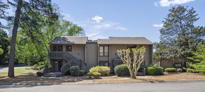 Renovated, Ground Level, 2 Br 2 BA, WiFi, Cable, Pool. 4 Individuals Max. Hotels in Pinehurst