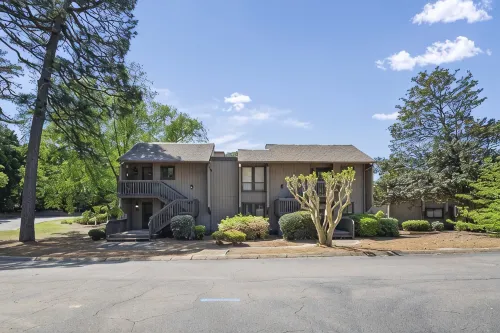 Renovated, Ground Level, 2 Br 2 BA, WiFi, Cable, Pool. 4 Individuals Max. - 3-Star