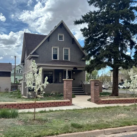 1800s Home Restored 5Br · Walk to UW & Downtown