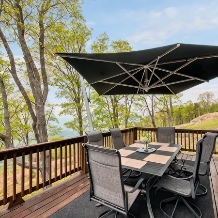 Secluded Mountain House on 12 acres w/ Pond! 20 min to downtown Chattanooga!