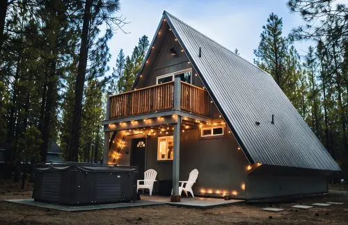 Modern A-Frame Cabin w/ Hot Tub • Close to Bend, Crater Lake, Mt Bachelor Resort - Chalets