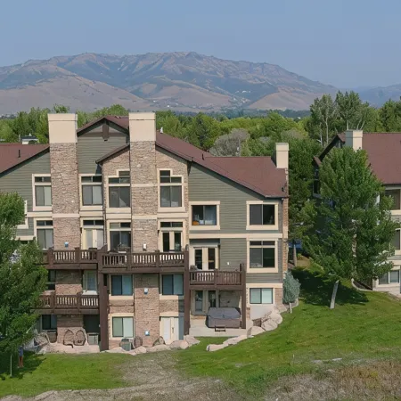 Basinview Lakeside Mountain Escape - All Season Getaway!