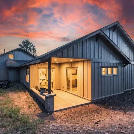 Spacious family friendly home, close to Grand Canyon, GC railroad and Rt66