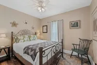 Charming duplex walkable to historic downtown Cedarburg - Boutique