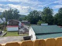 Stay, play and relax in Ohiopyle, PA, Hot tub, Pool table, GAP, Arcade Game - balcony