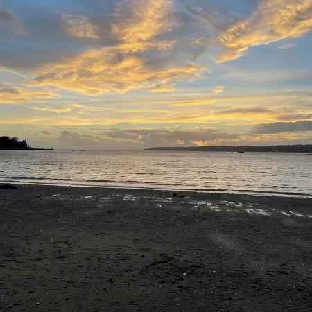 Walk to Beach! Great Location! Booking Sept & OCT! Close to Salem!!