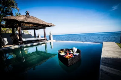 Beachfront Villa | Infinity Pool | Dolphins &Coral Hotels in Singaraja