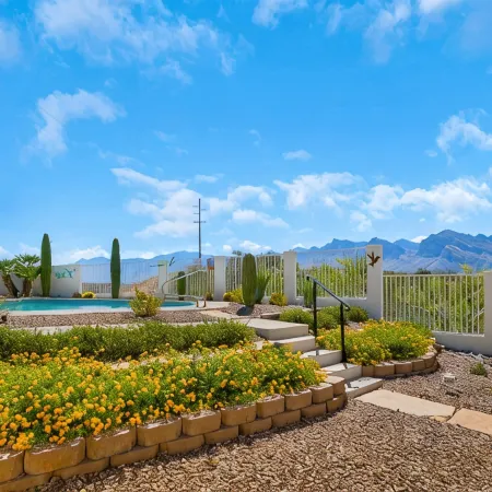 Incredible VIEWS, pool, spa, ping pong table, by GOLF course, bike and walk path