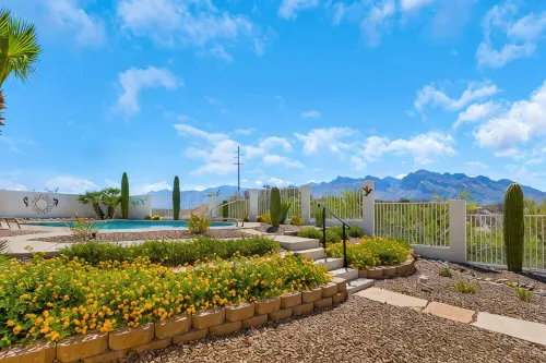 Incredible VIEWS, pool, spa, ping pong table, by GOLF course, bike and walk path - 4 stjerner
