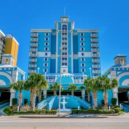 4 Bdrm Condo Ocean Front! Wonderful Furnishings.