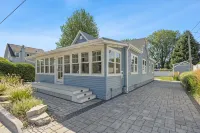 House Haven Steps From North Beach Walk to Town! - Villas