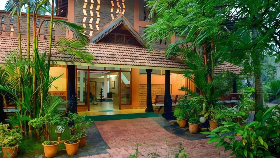 Beach and Lake Ayurvedic Resort, Kovalam