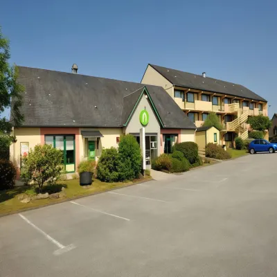 Brit Hotel Quimper Sud Hôtels à proximité de : Chausport