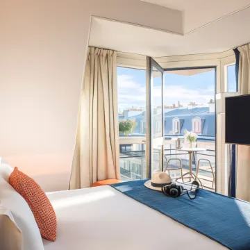 Hotel Yllen Eiffel Hotels near Blomet Swimming pool