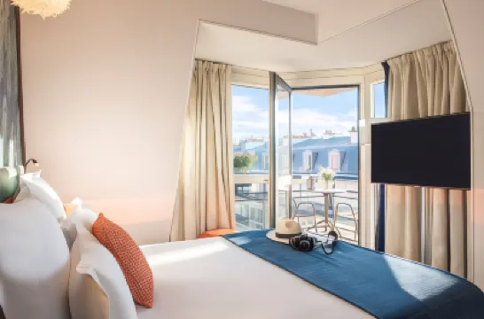 Hotel Yllen Eiffel Hotels near Blomet Swimming pool