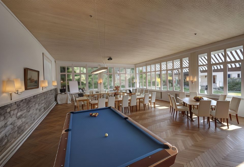 호텔 벨뷰 인터라켄의 로비 또는 레스토랑 전경