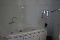 Waves Motel and Apartments Hotels in Warrnambool