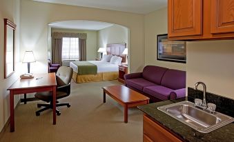 Holiday Inn Express & Suites Ada