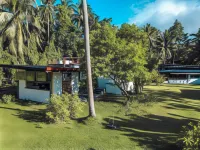 SomeWhere Else Boutique Resort Hotels near White Island