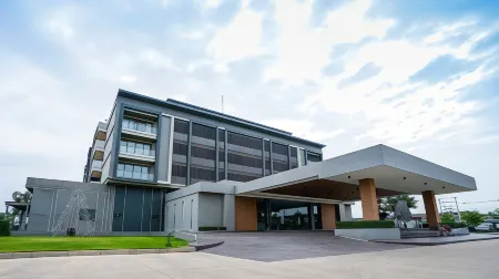 Serenity Hotel and Spa Kabinburi