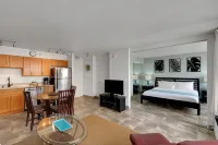 Deluxe Ocean View Condo on 31st Floor - Free Parking & Wifi! by Koko Resort Vacation Rentals