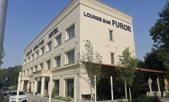 Royal Plus Hotel - Housity